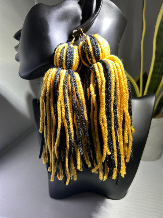 Chunky Yarn Tassel Earrings BLACK&GOLD