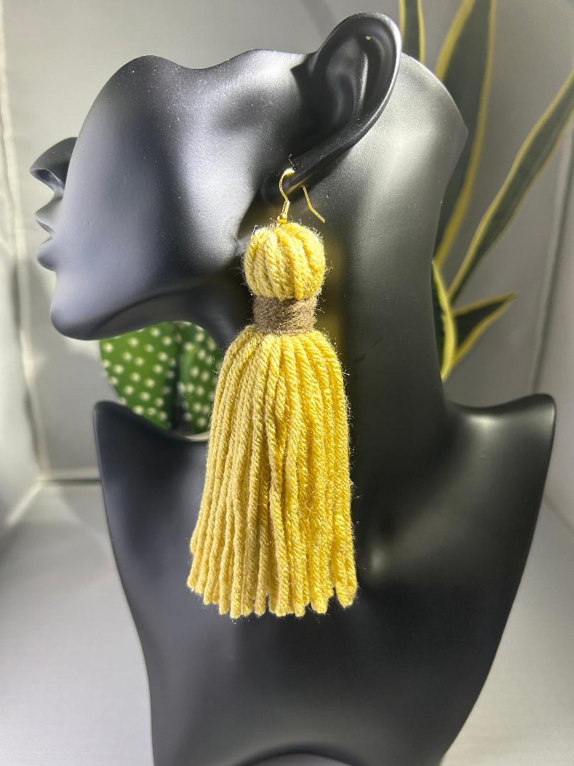 Yarn Tassel Earrings Wheat/Taupe